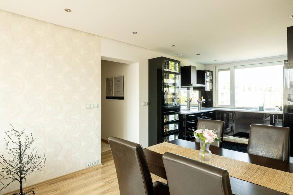 דברצן Martonfalvi Penthouse W Jacuzzi מראה חיצוני תמונה