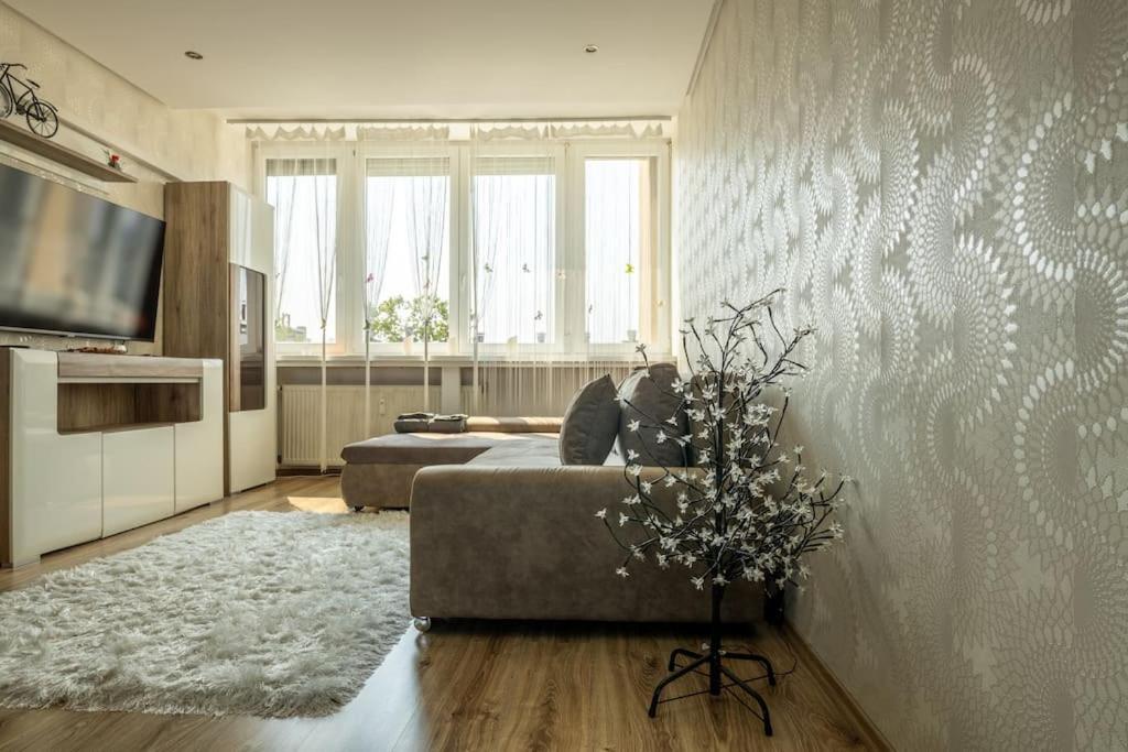 דברצן Martonfalvi Penthouse W Jacuzzi מראה חיצוני תמונה